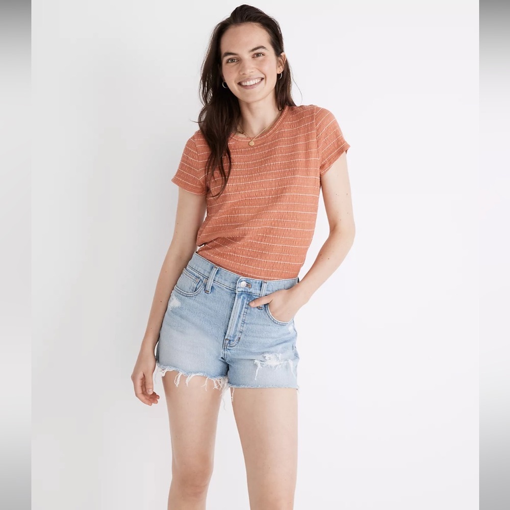 Madewell Pefect Jean Short in Fiore wash. Size 26. 10 1/2” rise, 3” inseam.